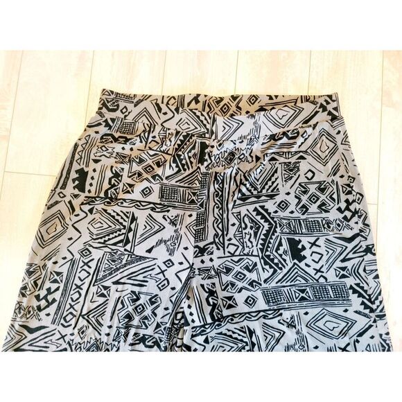 Chico's Travelers 3 Black & Gray Geometric Cropped Pants XL Pull-ON - Picture 6 of 7